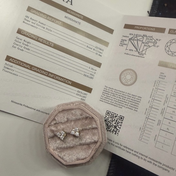 Moissanite diamond Earrings - 18kt gold over silver - Picture 2 of 3